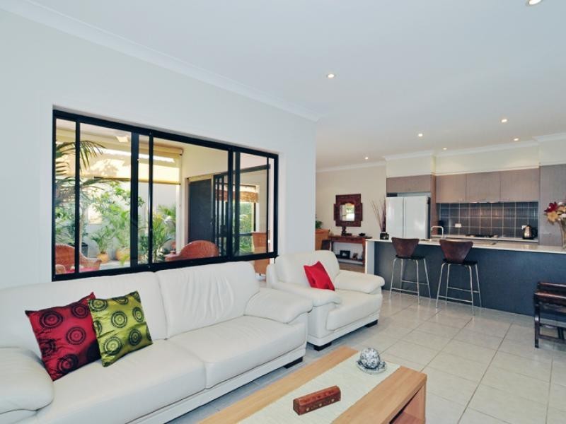 16 Surbiton Court, Carindale QLD 4152