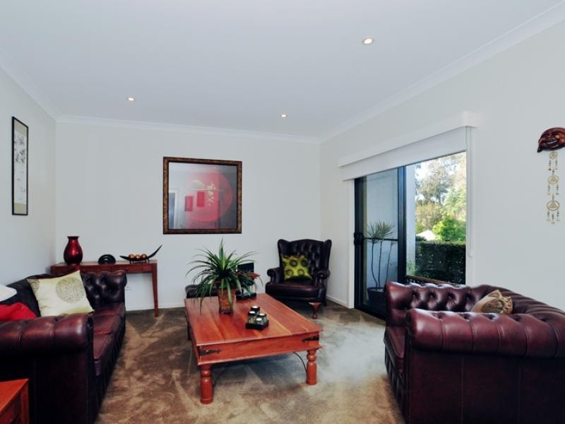 16 Surbiton Court, Carindale QLD 4152
