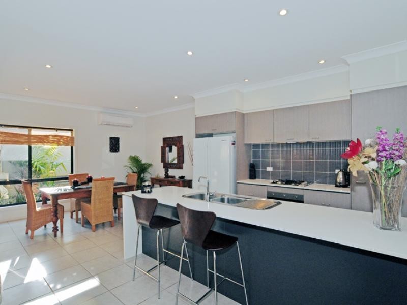 16 Surbiton Court, Carindale QLD 4152