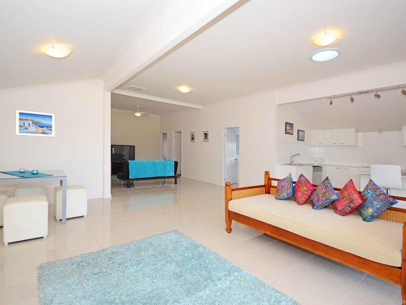24 View  st, Torquay QLD 4655