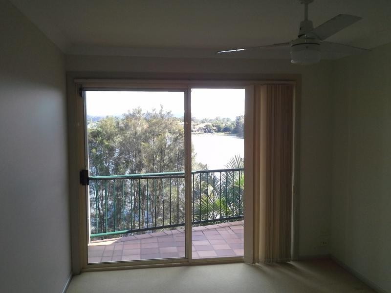 9 Santa Cruz Blvd, Clear Island Waters QLD 4226