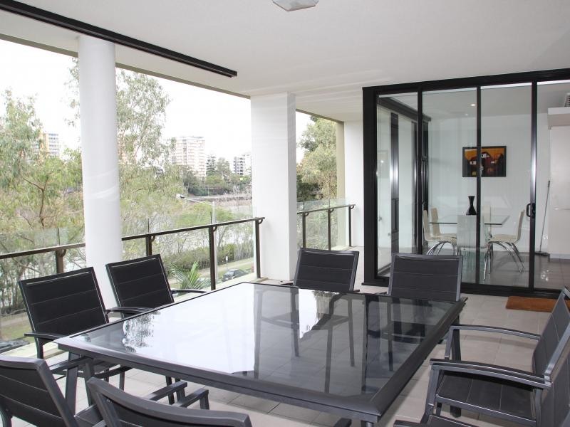 10 Pidgeon Close, West End QLD 4101