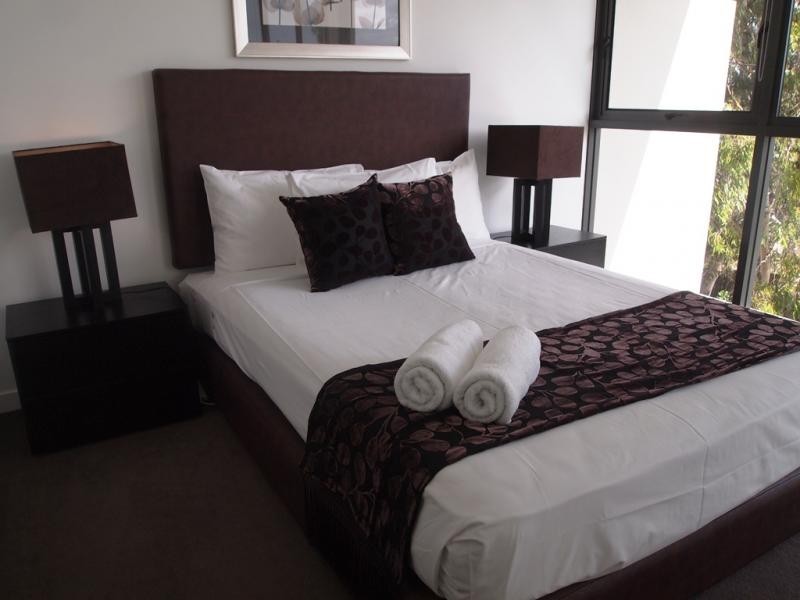 323 Bayview Street, Hollywell QLD 4216