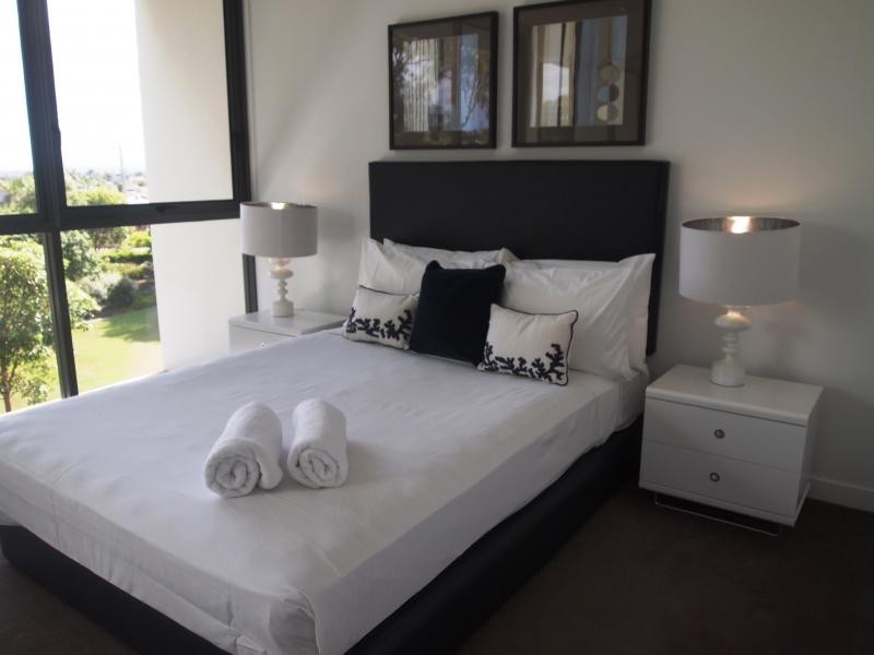 323 Bayview Street, Hollywell QLD 4216