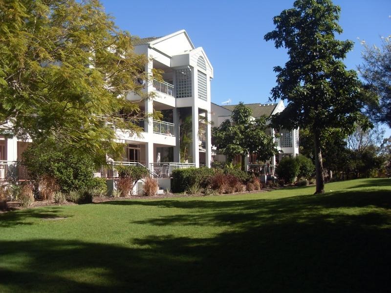 76 Chichester Drive, Arundel QLD 4214