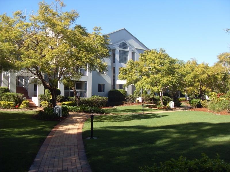 76 Chichester Drive, Arundel QLD 4214