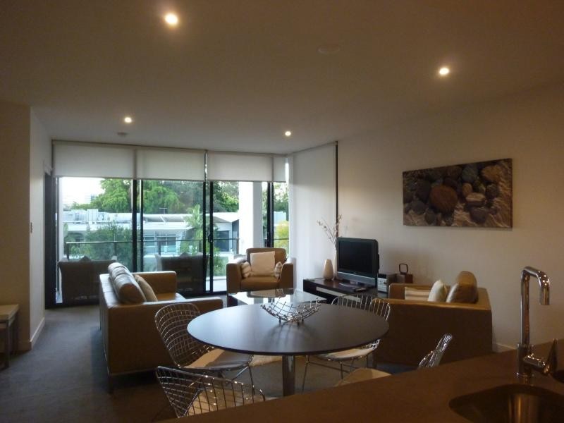 10 Pidgeon Close, West End QLD 4101