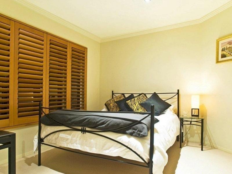 7 Broadwater St, Runaway Bay QLD 4216