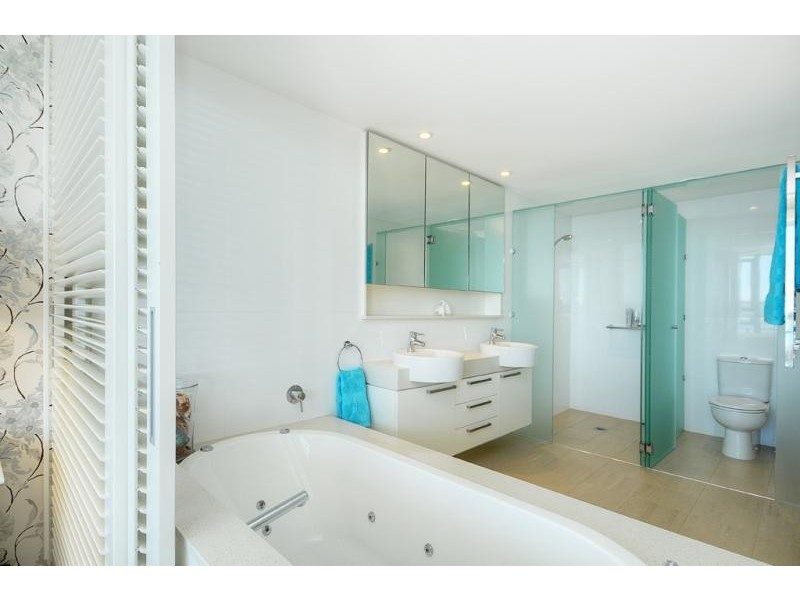 323 Bayview Street, Hollywell QLD 4216