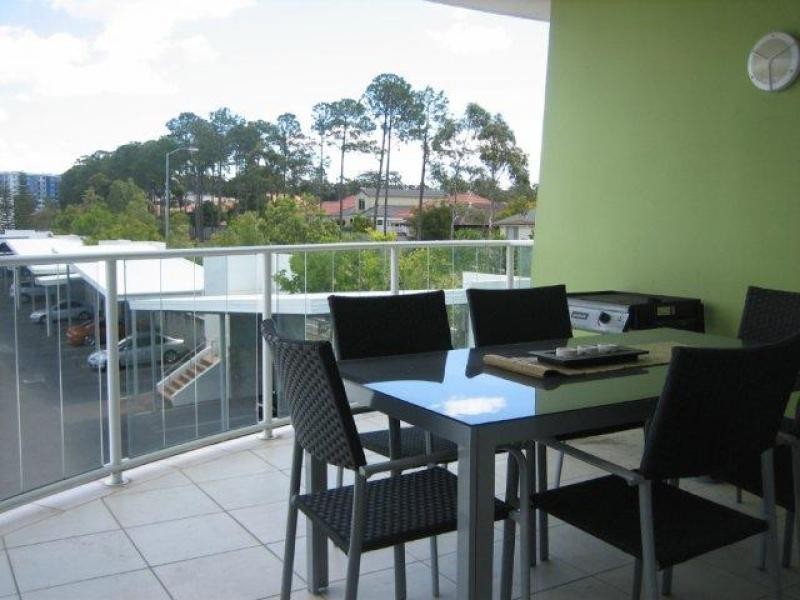 98 University Drive, Varsity Lakes QLD 4227