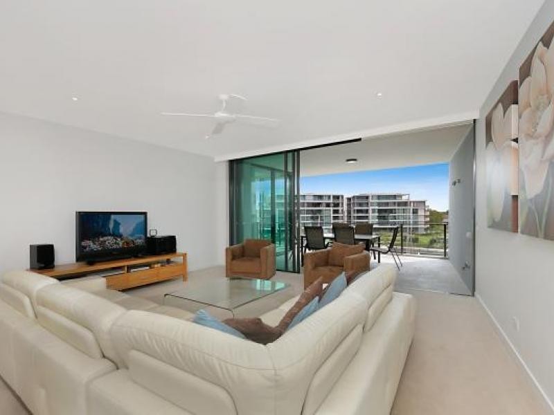 323 Bayview Street, Hollywell QLD 4216