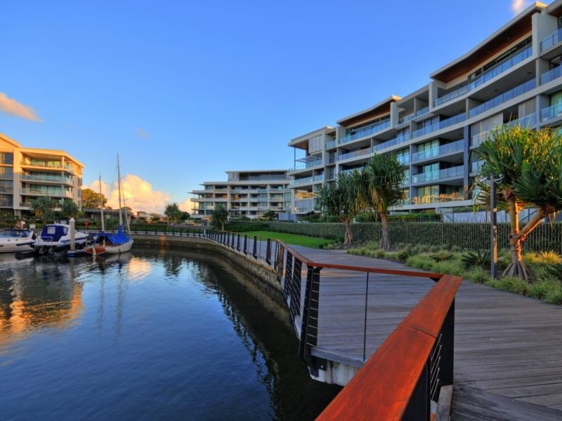 323 Bayview Street, Hollywell QLD 4216