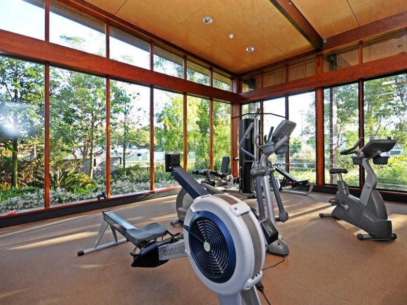 323 Bayview Street, Hollywell QLD 4216