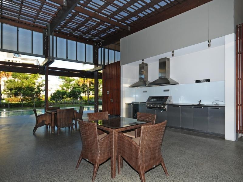 323 Bayview Street, Hollywell QLD 4216