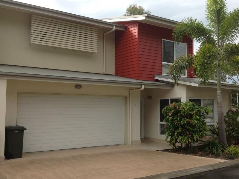 71 Elizabeth st, Urangan QLD 4655