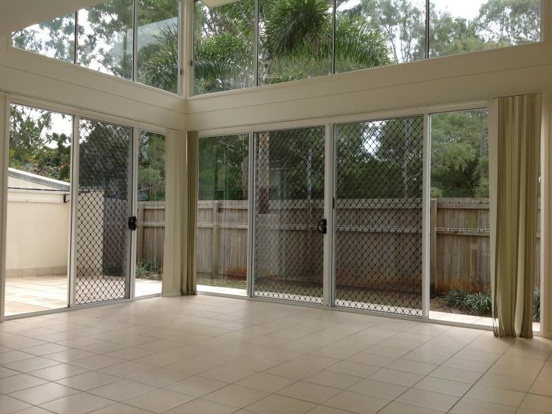 71 Elizabeth st, Urangan QLD 4655