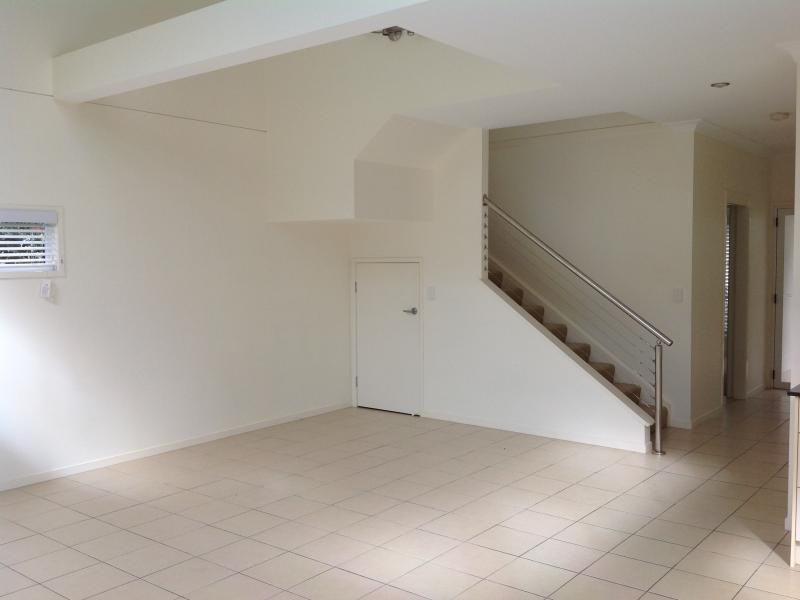 71 Elizabeth st, Urangan QLD 4655