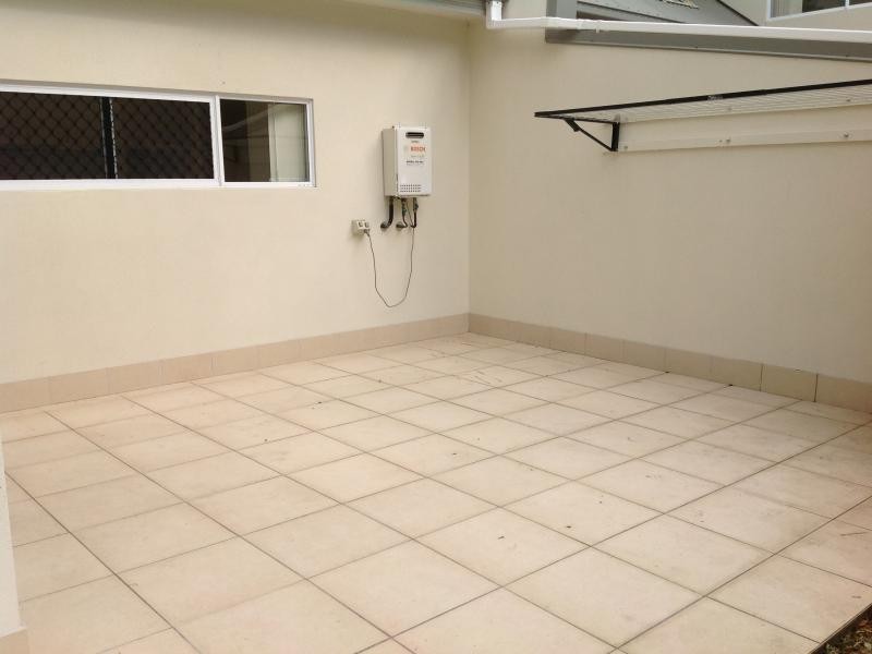 71 Elizabeth st, Urangan QLD 4655