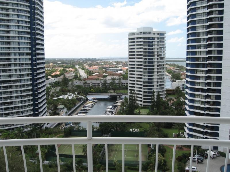 5 Bayview Street, Runaway Bay QLD 4216