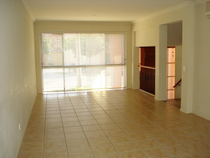 20 Fairway Drive, Clear Island Waters QLD 4226