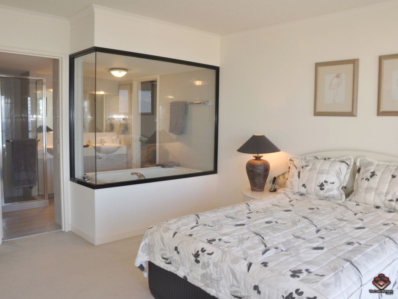 24 Breaker Street, Main Beach QLD 4217