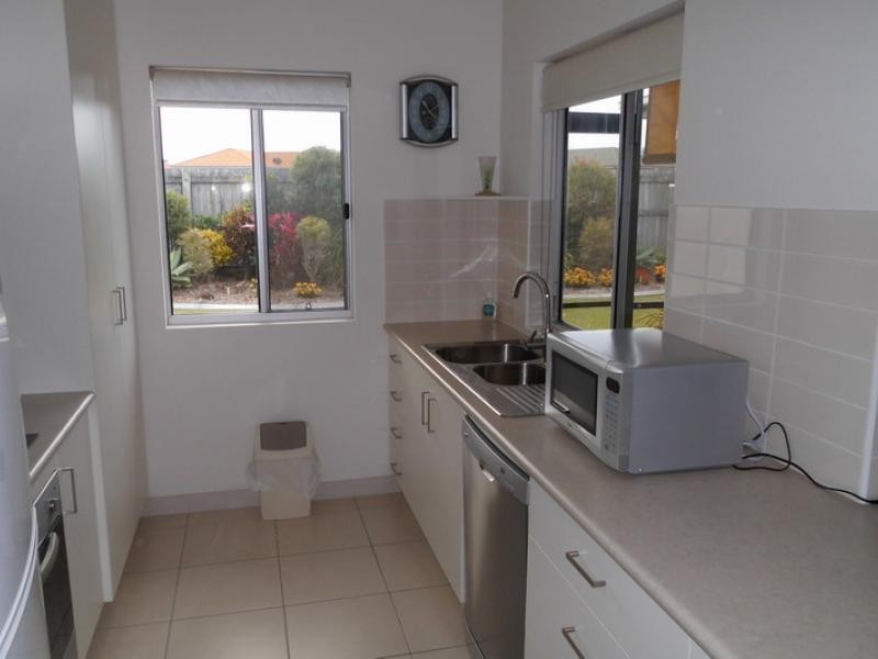 230 Pulgul St, Urangan QLD 4655