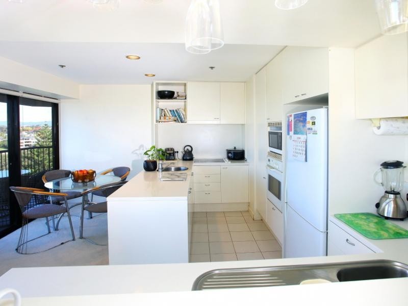 24 Breaker Street, Main Beach QLD 4217
