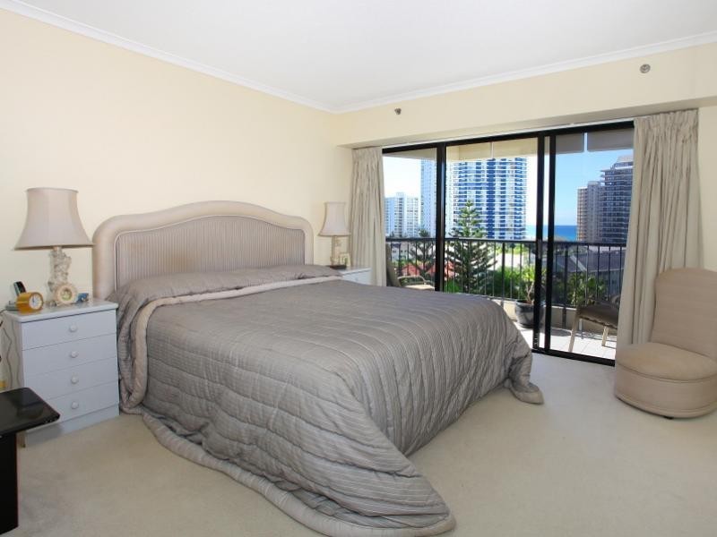 24 Breaker Street, Main Beach QLD 4217