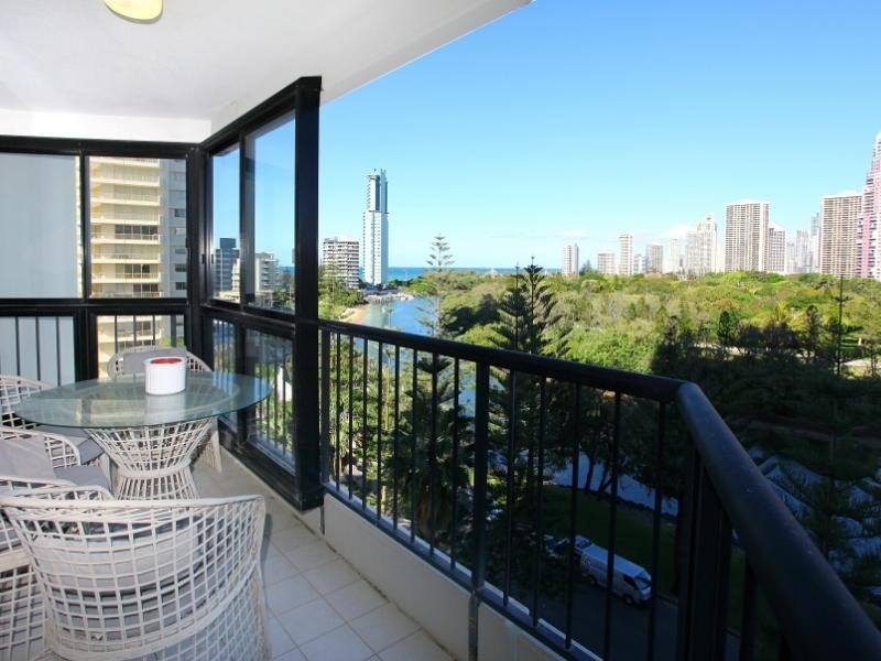 24 Breaker Street, Main Beach QLD 4217