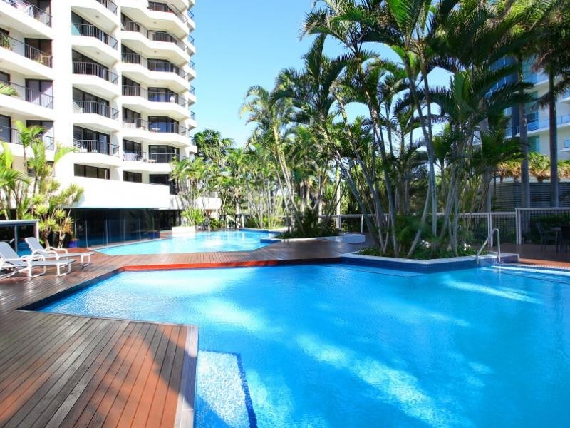 24 Breaker Street, Main Beach QLD 4217