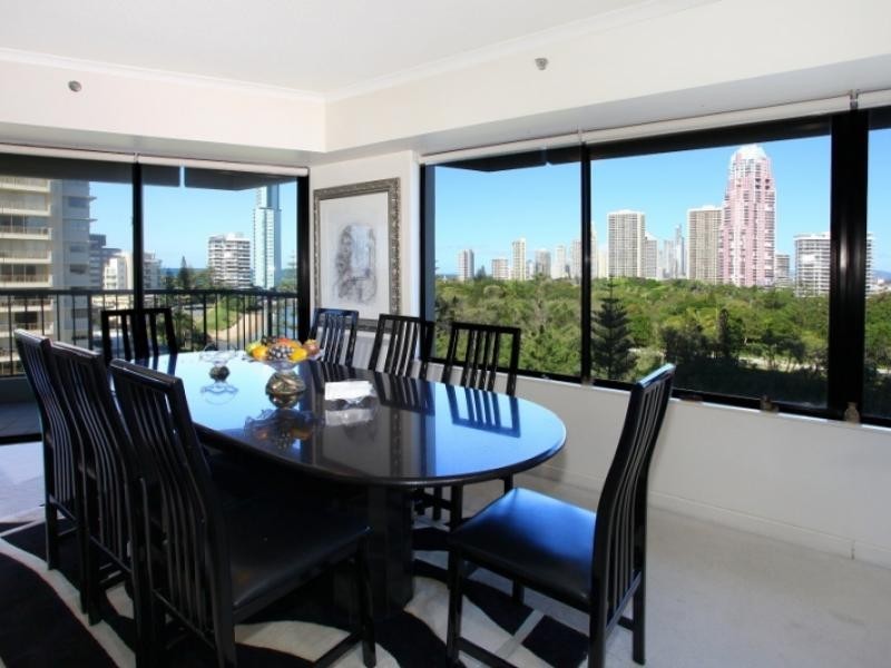 24 Breaker Street, Main Beach QLD 4217