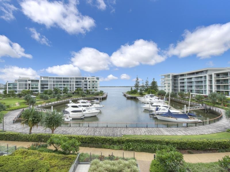 323 Bayview Street, Hollywell QLD 4216