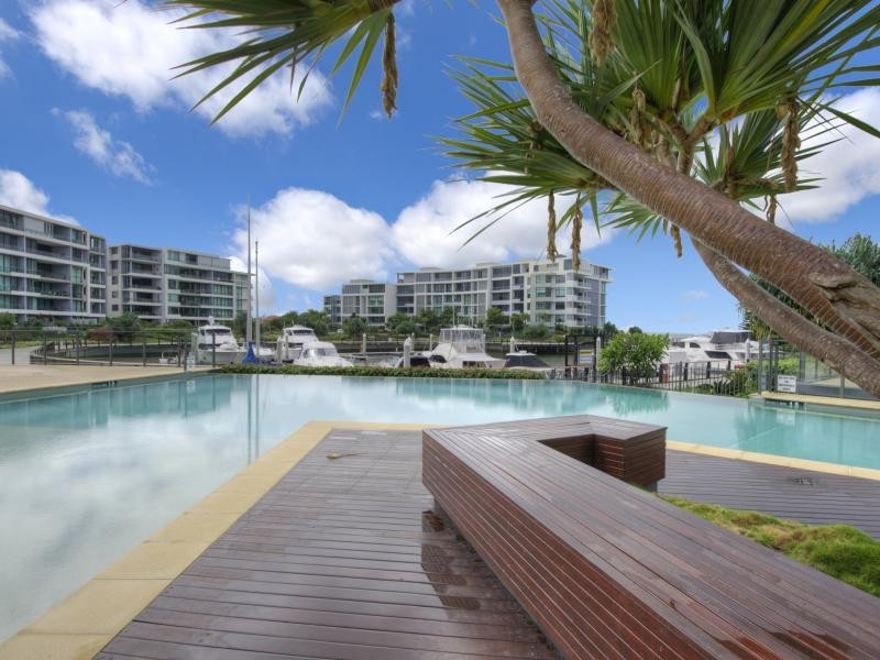 323 Bayview Street, Hollywell QLD 4216