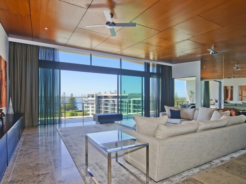 323 Bayview Street, Hollywell QLD 4216