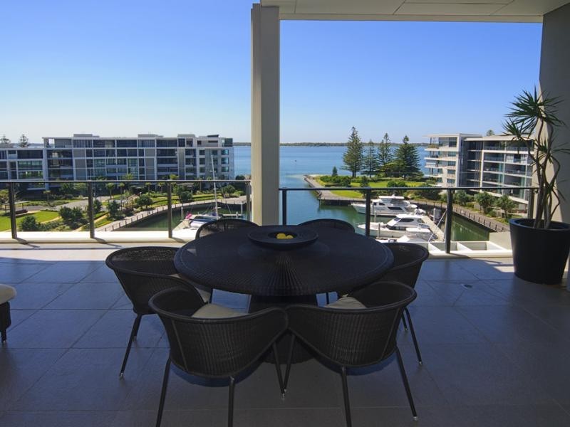 323 Bayview Street, Hollywell QLD 4216