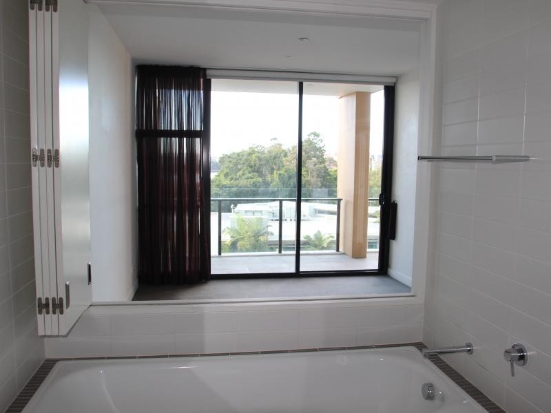 10 Pidgeon Close, West End QLD 4101