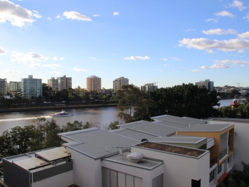 10 Pidgeon Close, West End QLD 4101