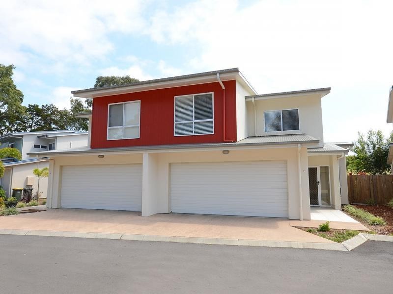 71 Elizabeth st, Urangan QLD 4655