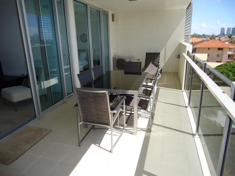 53 Darrambal, Chevron Island QLD 4217