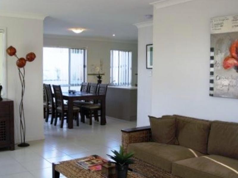 2 Toohey Street, Pacific Pines QLD 4211