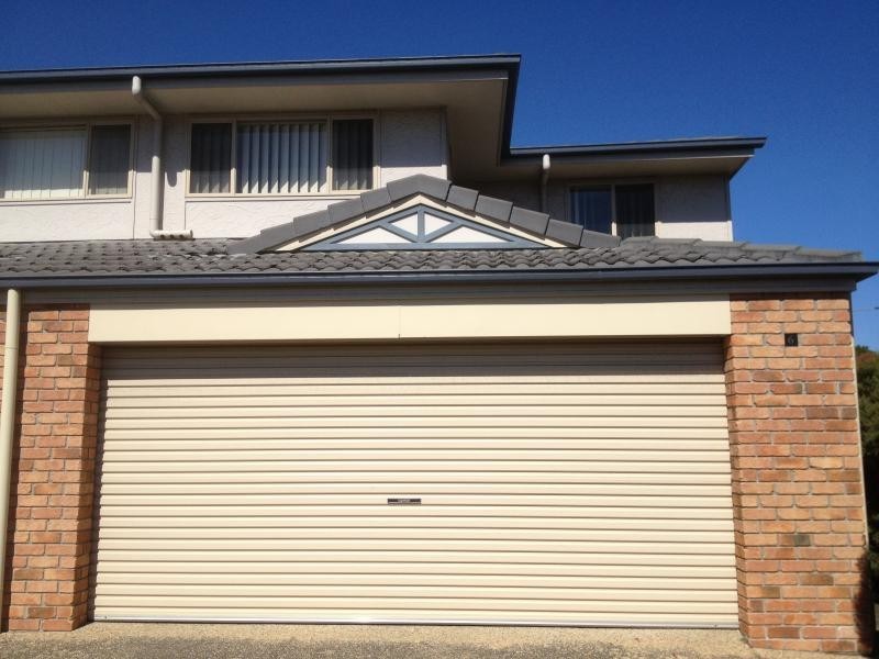 100 OAKMONT AVENUE, Oxley QLD 4075