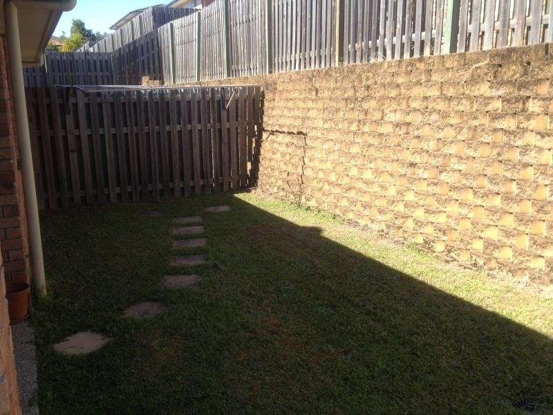 100 OAKMONT AVENUE, Oxley QLD 4075