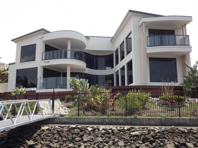 25 Ferrymans Court, Helensvale QLD 4212