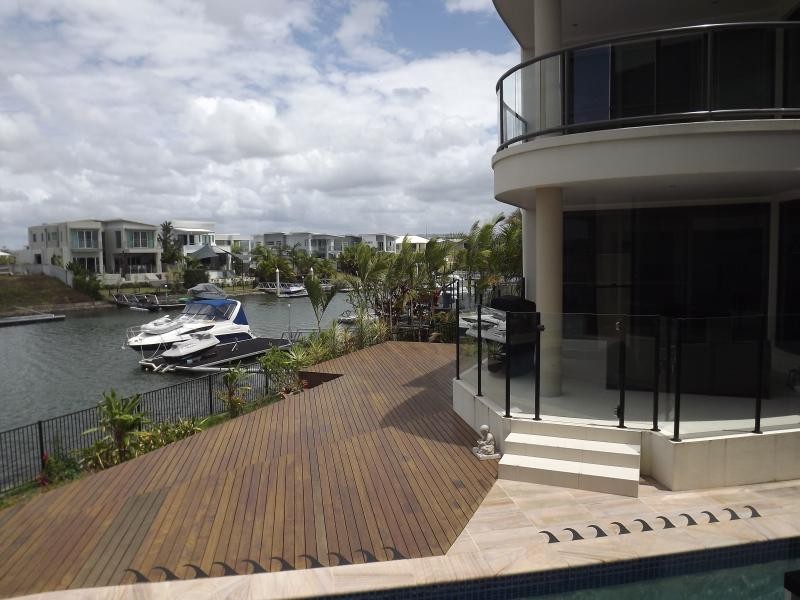 25 Ferrymans Court, Helensvale QLD 4212