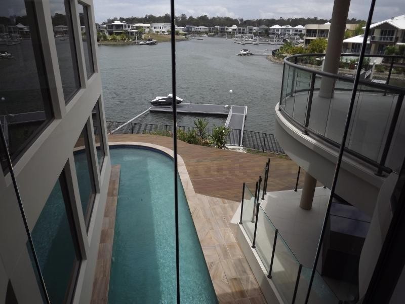 25 Ferrymans Court, Helensvale QLD 4212