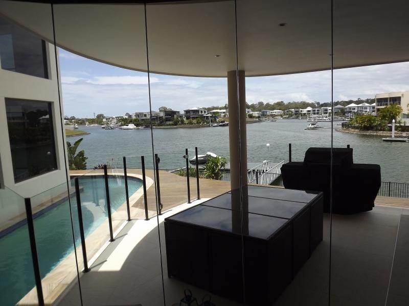 25 Ferrymans Court, Helensvale QLD 4212