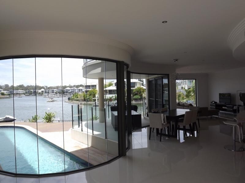 25 Ferrymans Court, Helensvale QLD 4212