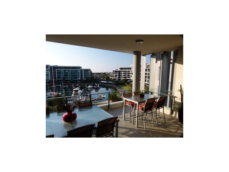 323 Bayview Street, Hollywell QLD 4216