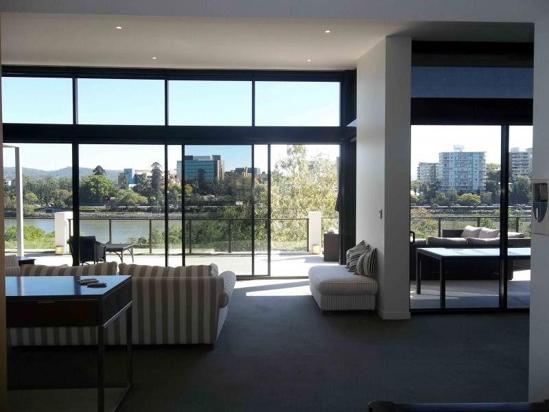 10 Pidgeon Close, West End QLD 4101