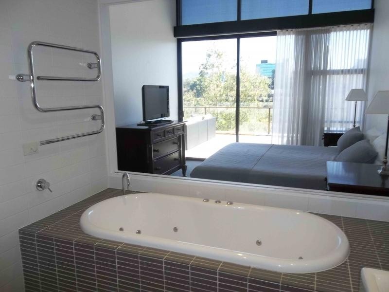 10 Pidgeon Close, West End QLD 4101